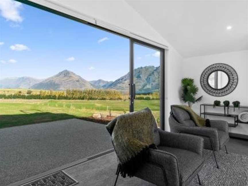 A Remarkable Stay - Jack's Point Holiday Home, Argyle Hill, New Zealand