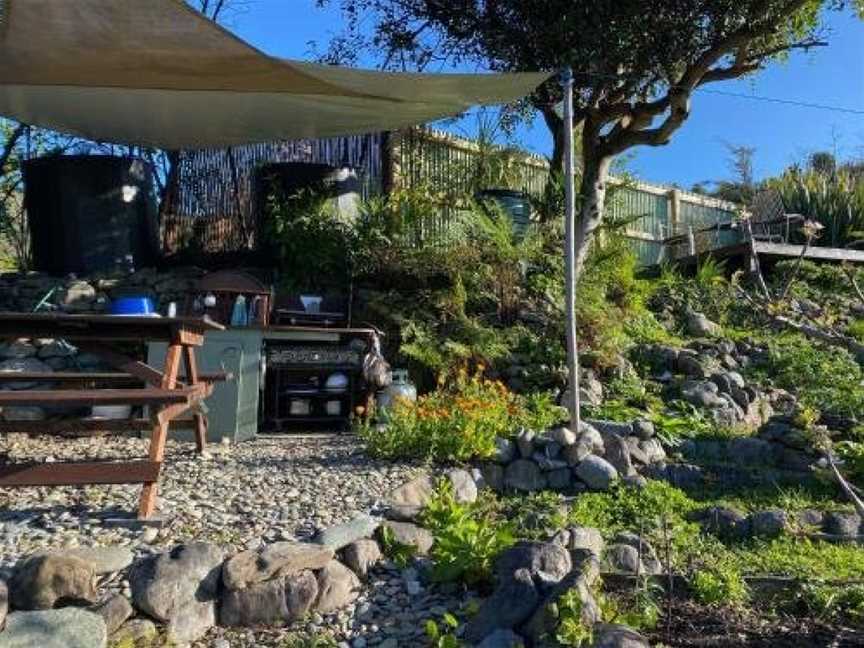 Omarama Oasis - Permaculture Glamping, East Takaka, New Zealand