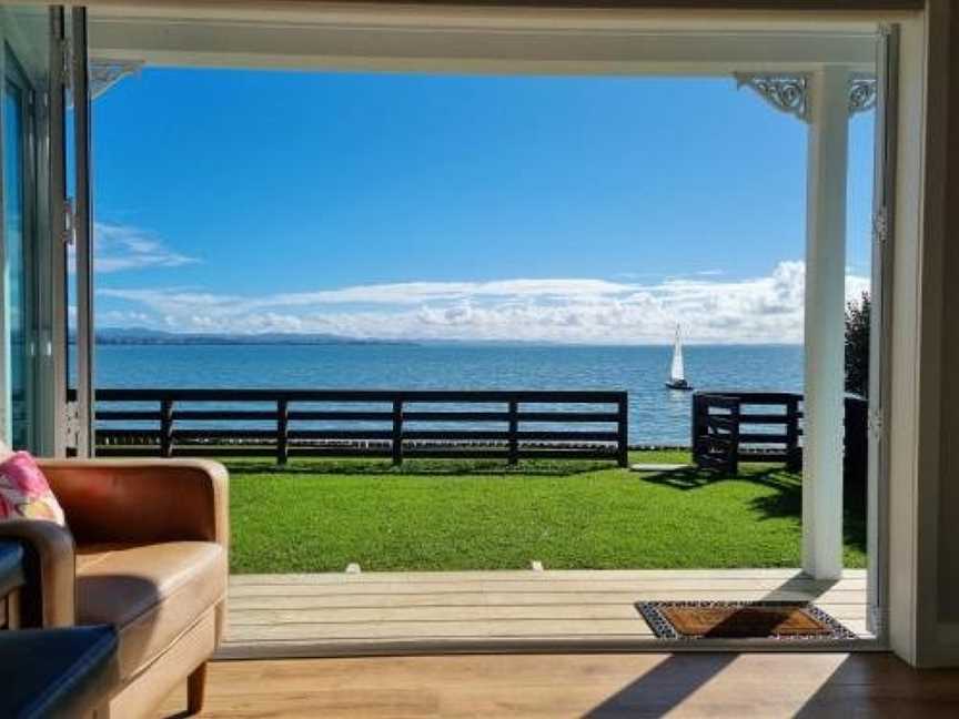 Red Rock Cottage, beachfront luxury, Awhitu, New Zealand
