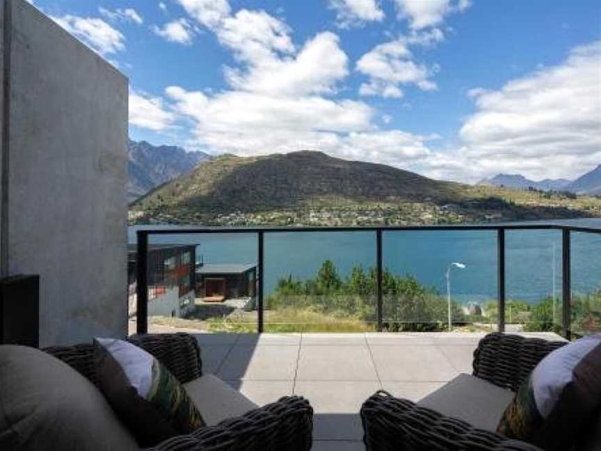 4 Bedroom Home with elevated views of Lake Wakatipu & The Remarkables, Argyle Hill, New Zealand