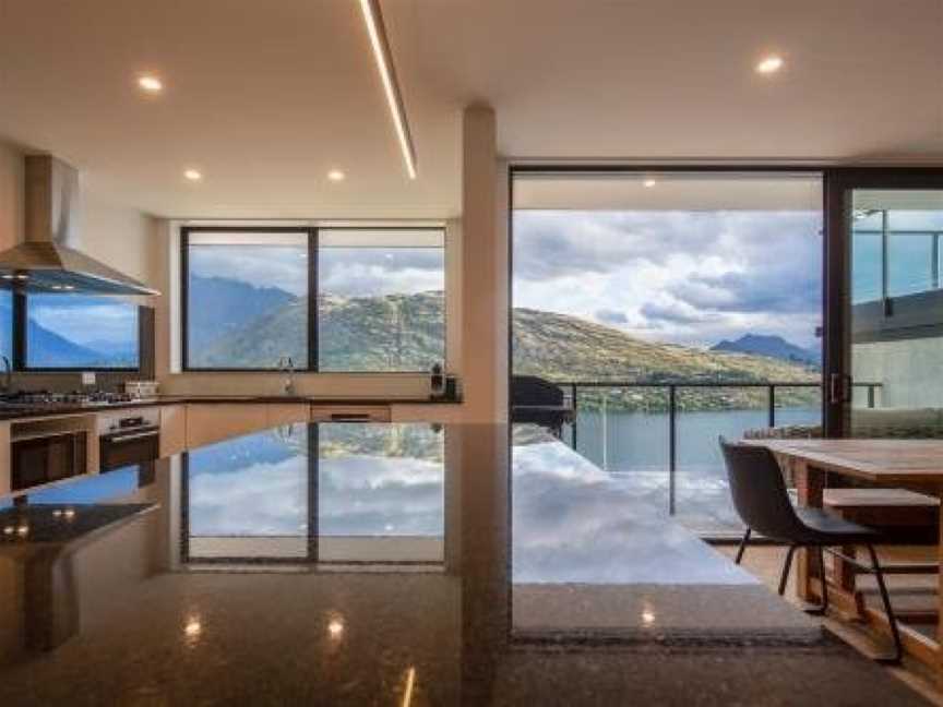 4 Bedroom Home with elevated views of Lake Wakatipu & The Remarkables, Argyle Hill, New Zealand