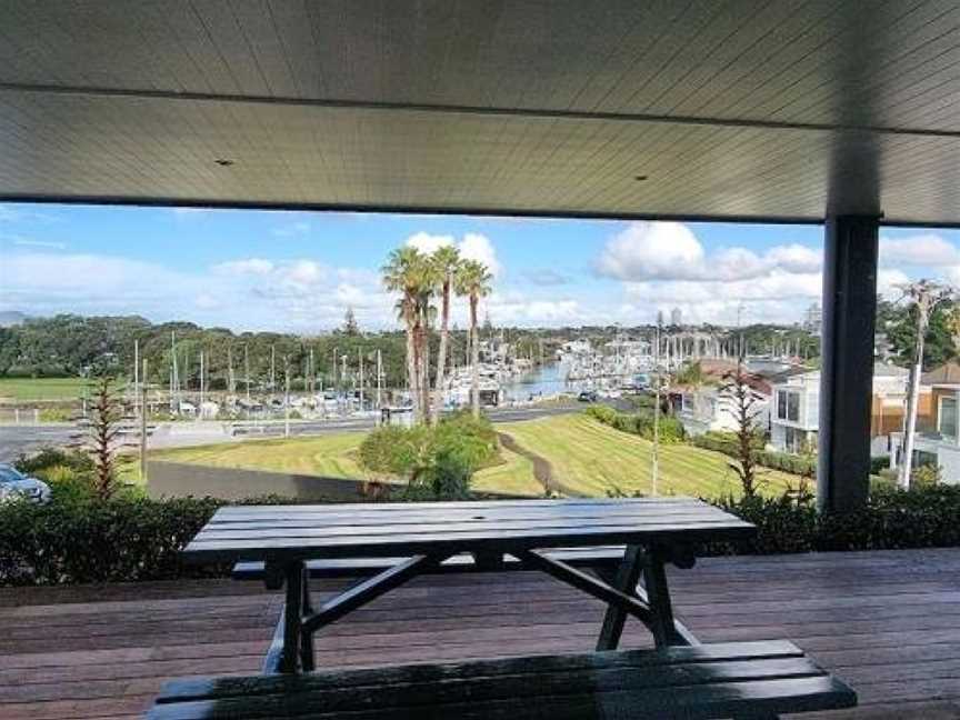 Fabulous Castor Bay 1 Bedroom With Views and SkyTV, Castor Bay, New Zealand