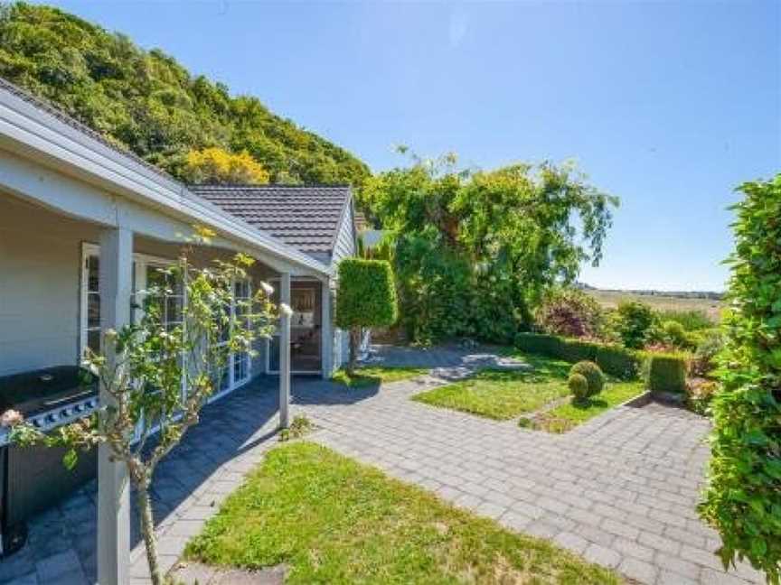 Krissell Castle - Acacia Bay Holiday Home, Taupo, New Zealand