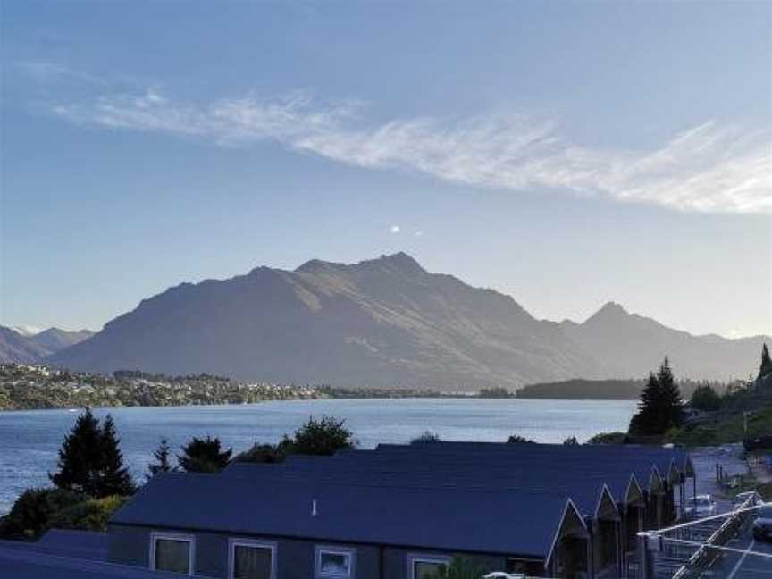 Alpine Village Views, Argyle Hill, New Zealand