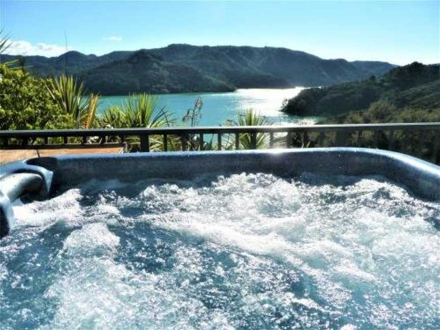King's View Lodge Harbour View Suite, Whangaroa, New Zealand