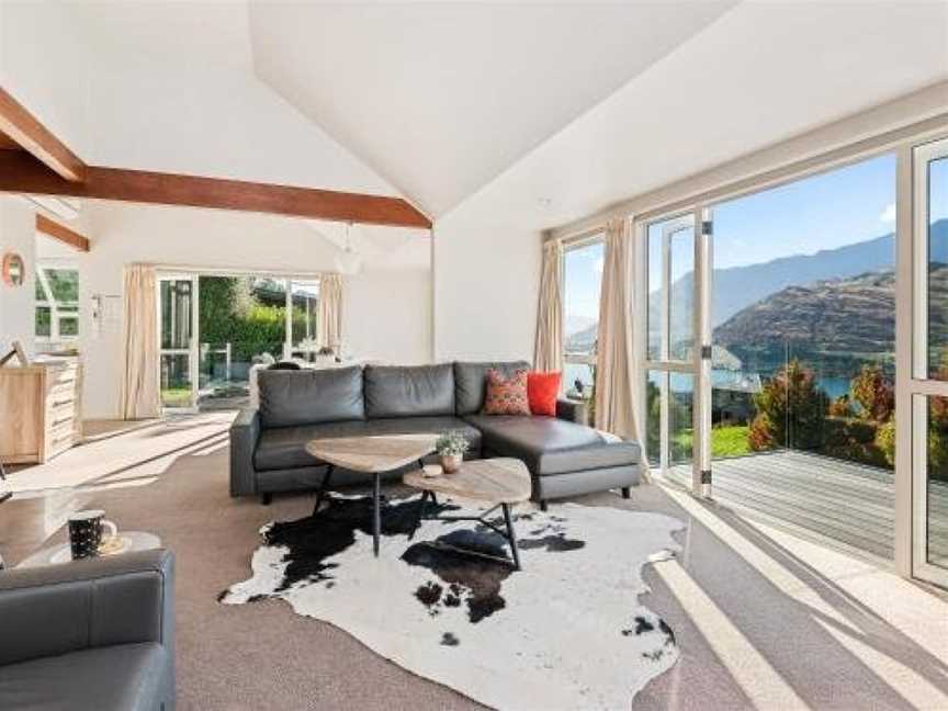 Wakatipu Views - Queenstown Holiday Home, Argyle Hill, New Zealand