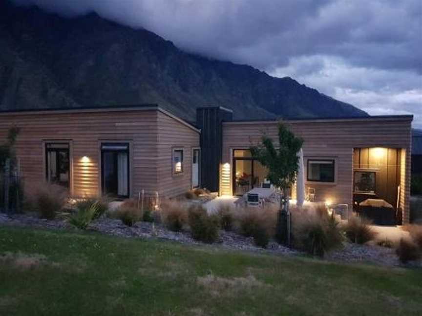 Beautiful Lake and Alpine Views - Queenstown, Argyle Hill, New Zealand