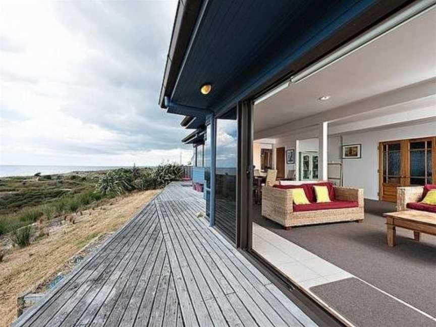 The Blue House - Papamoa Holiday Home, Papamoa, New Zealand