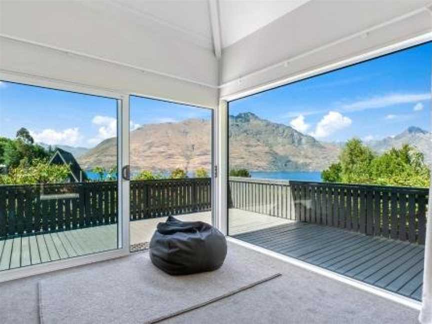 Arawata Lodge - Queenstown Holiday Home, Argyle Hill, New Zealand