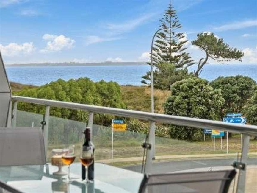 Sunrise, Seaviews and BBQs - Papamoa Beach Holiday Apartment, Papamoa, New Zealand