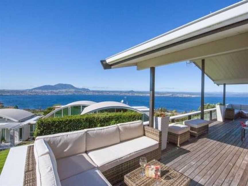 Heights Haven - Acacia Bay Holiday Home, Taupo, New Zealand