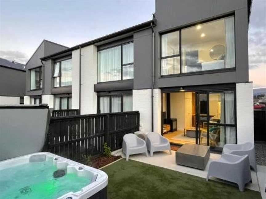 Riverside Lodge - Luxury Two Bedroom With Hot Tub, Wanaka, New Zealand