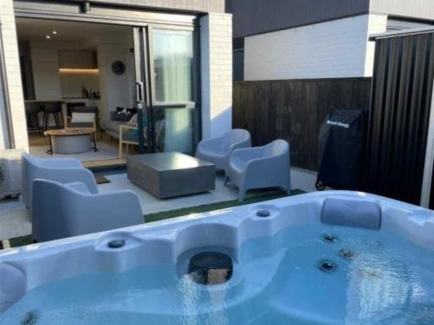 Riverside Lodge - Luxury Two Bedroom With Hot Tub, Wanaka, New Zealand