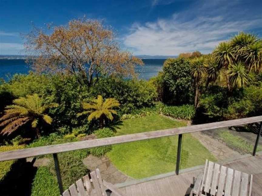 Kauawhi Lodge - Acacia Bay Holiday Home, Taupo, New Zealand