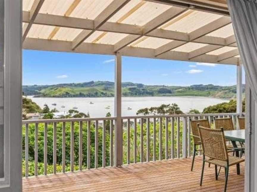 Bay Vista Views - Raglan Holiday Home, Raglan, New Zealand