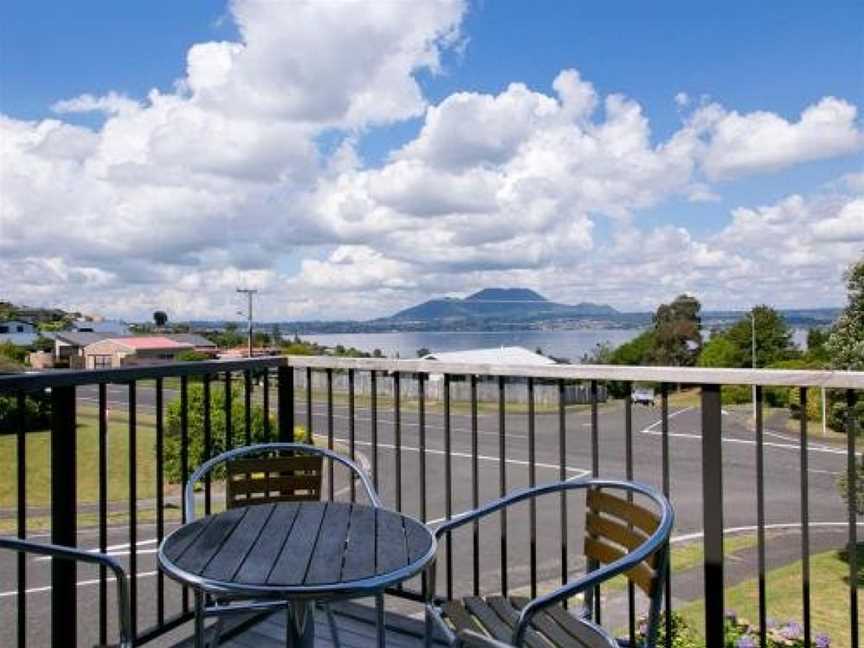 Acacia View at No 3 - Acacia Bay Holiday Home, Taupo, New Zealand