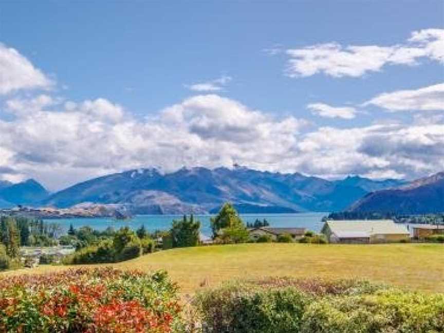 Faulks Terrace Lake and Mountain Views, Wanaka, New Zealand