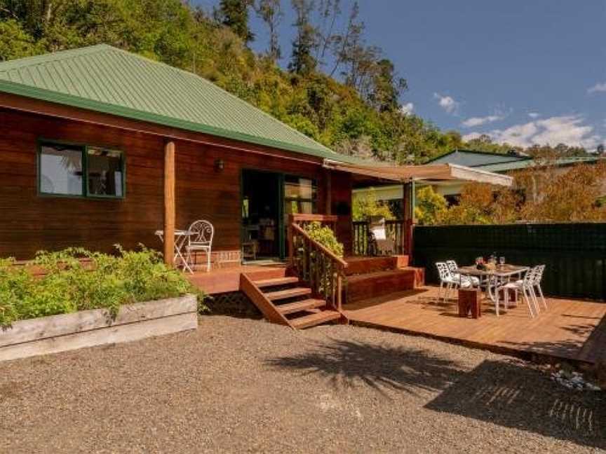 Cedar Cottage - Tairua Holiday Home, Tairua, New Zealand