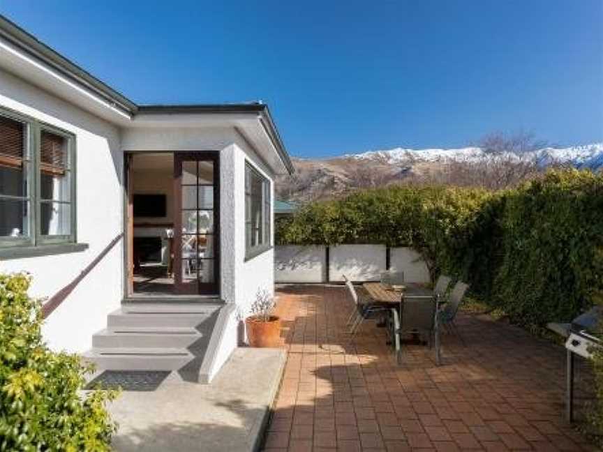 Townside Treat - Wanaka Holiday Home, Wanaka, New Zealand