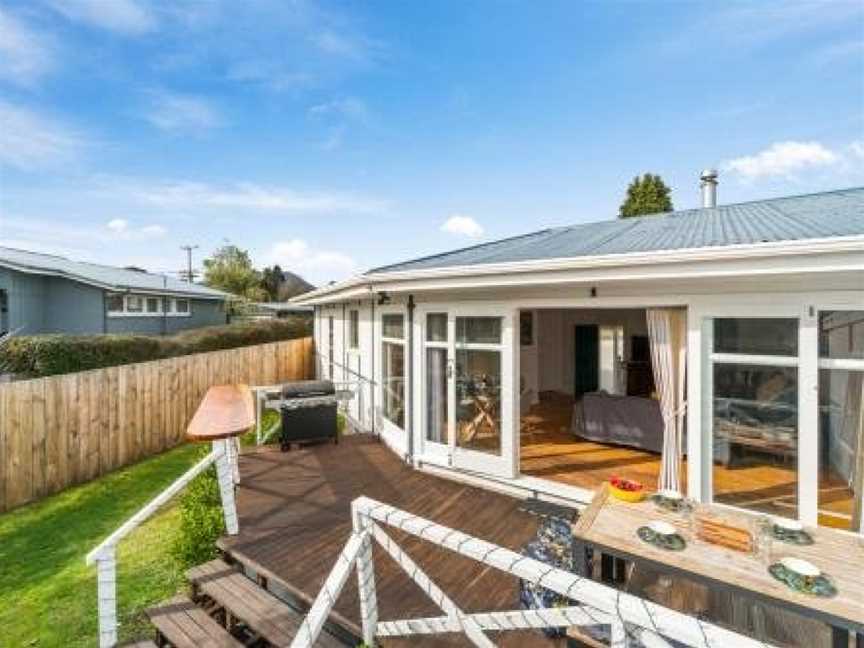 Kerer Lodge - Two Mile Bay Holiday Home, Taupo, New Zealand