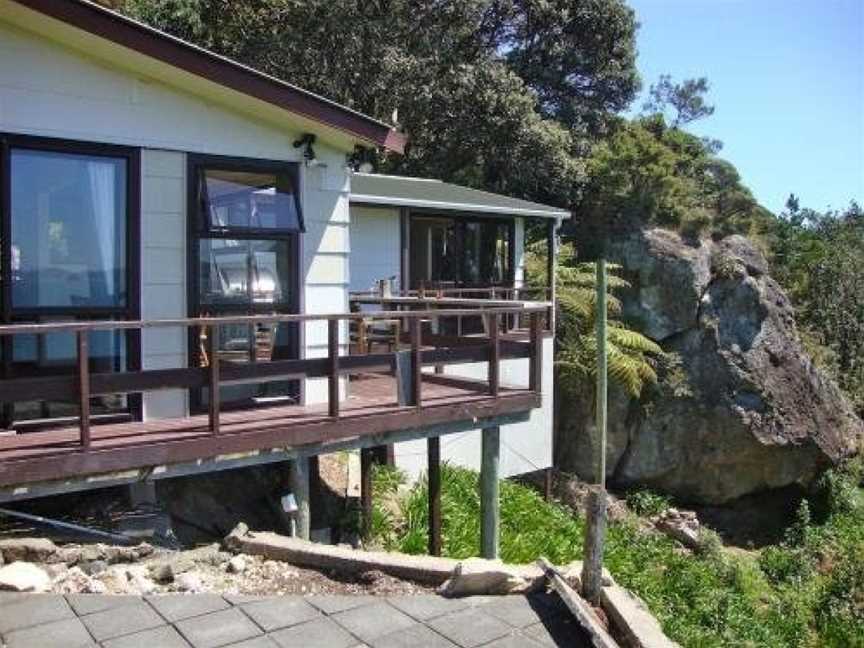 Shakespeare Cottage - Front Beach Cottage, Whitianga, New Zealand