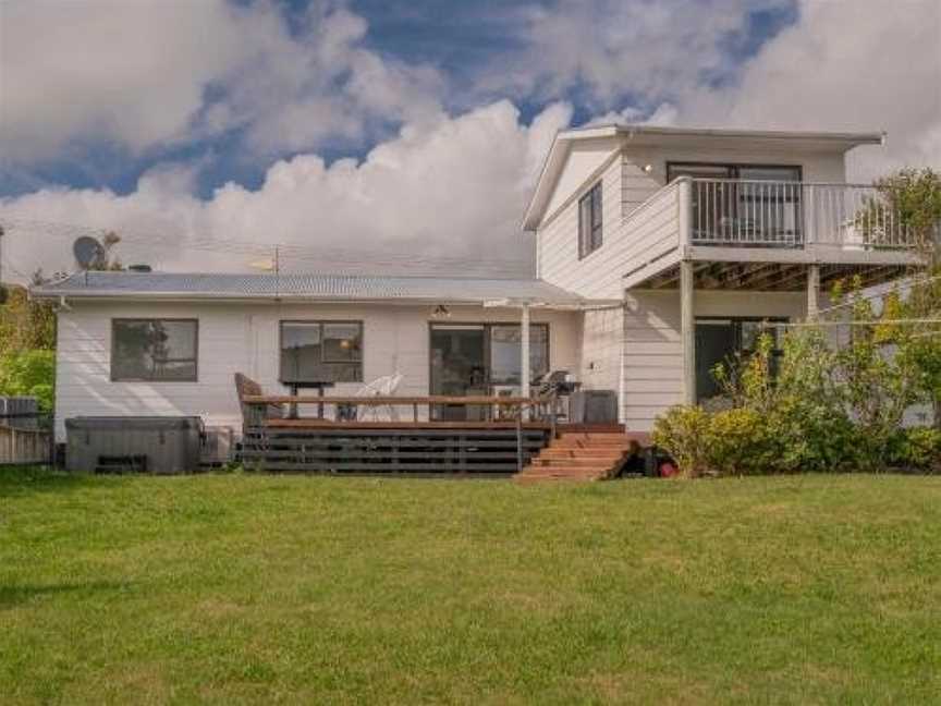 Cooks Family Retreat - Cooks Beach Holiday Home, Whitianga, New Zealand