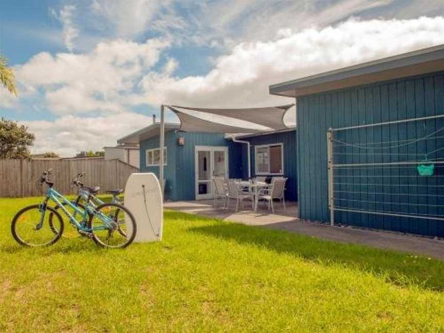 Sands Beach House - Matarangi Holiday Home, Matarangi, New Zealand