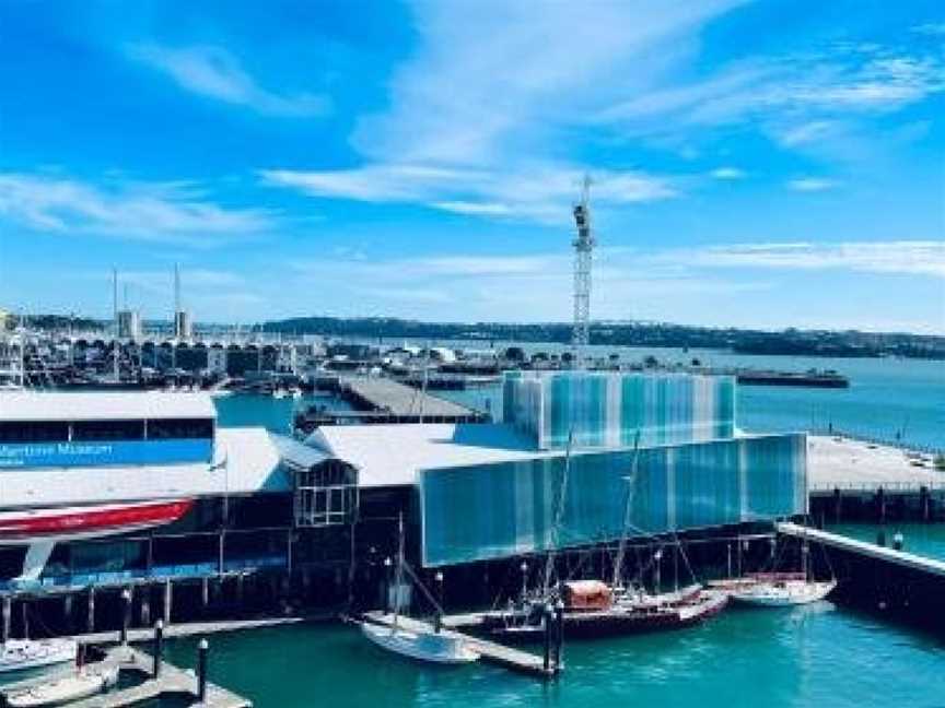 New Waterfront Penthouse on Princes Wharf with Harbor view! The heart of Auckland City! Free Parking!, Eden Terrace, New Zealand