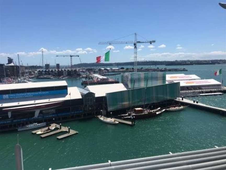 New Waterfront Penthouse on Princes Wharf with Harbor view! The heart of Auckland City! Free Parking!, Eden Terrace, New Zealand