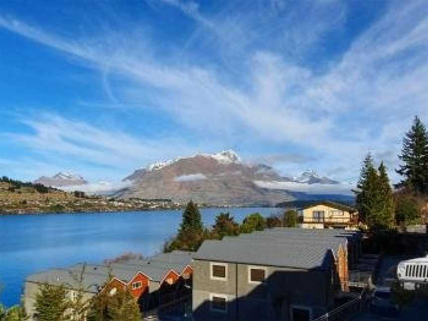 Lakefront Living - 4 Bedrm Apartment Alpine Vilage, Argyle Hill, New Zealand