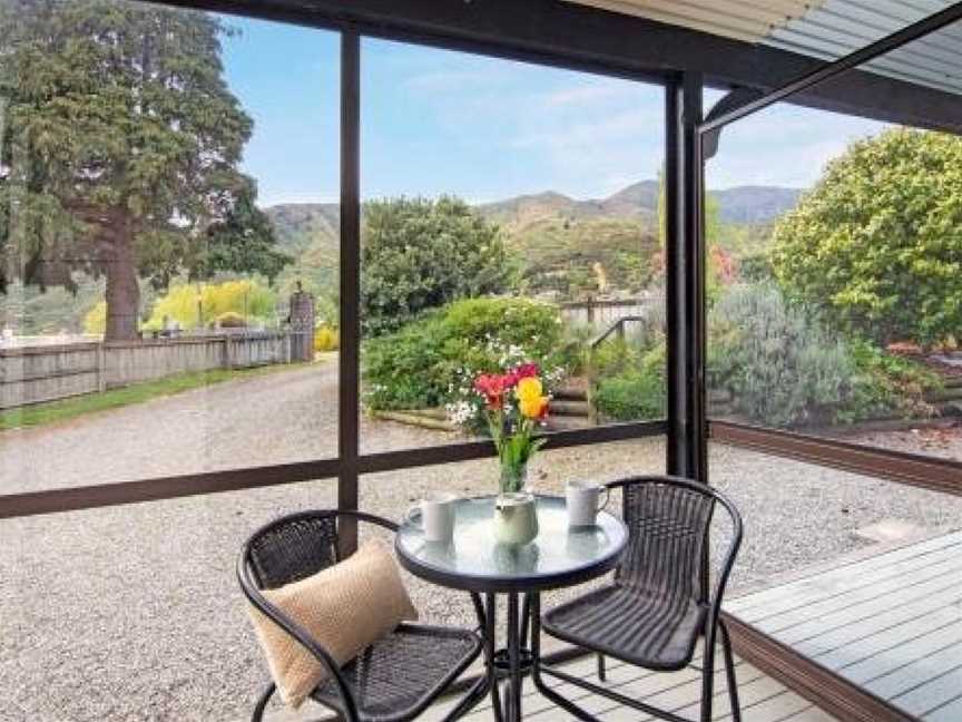 Waikawa Mountain View - Waikawa Holiday Home, Picton, New Zealand