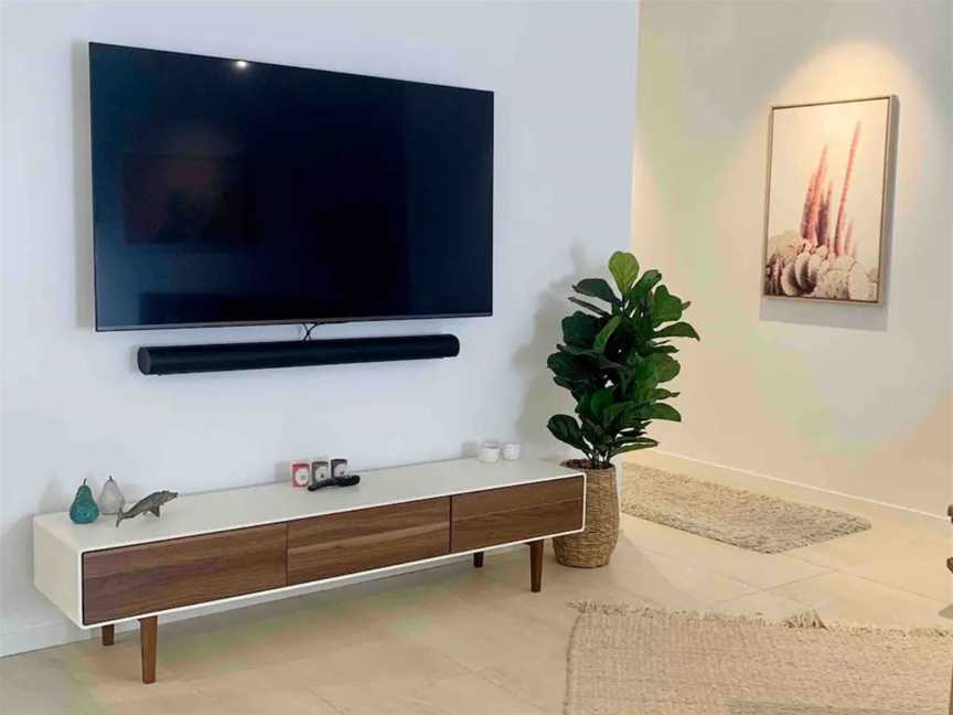 Living area with Smart TV, Sonos Soundbar, Aircon, Ceiling fan