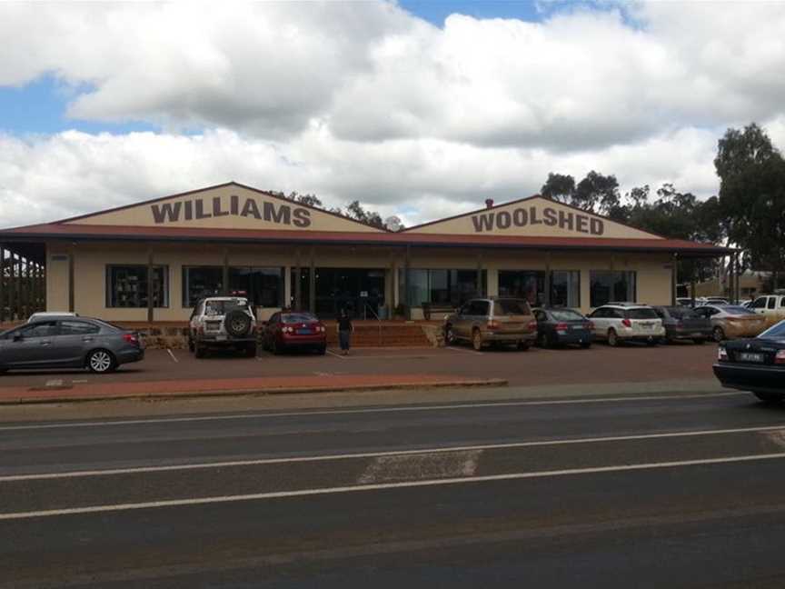 The Williams Woolshed, Attractions in Williams