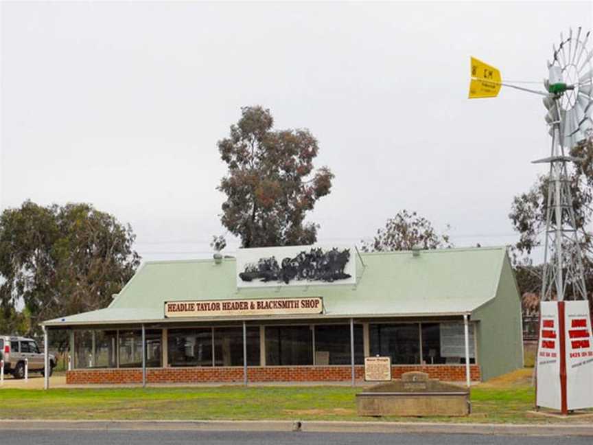 Headlie Taylor Header Museum, Tourist attractions in Henty