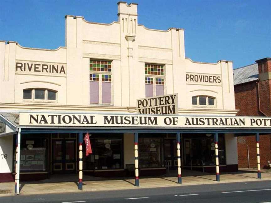 National Museum of Australian Pottery, Tourist attractions in Holbrook