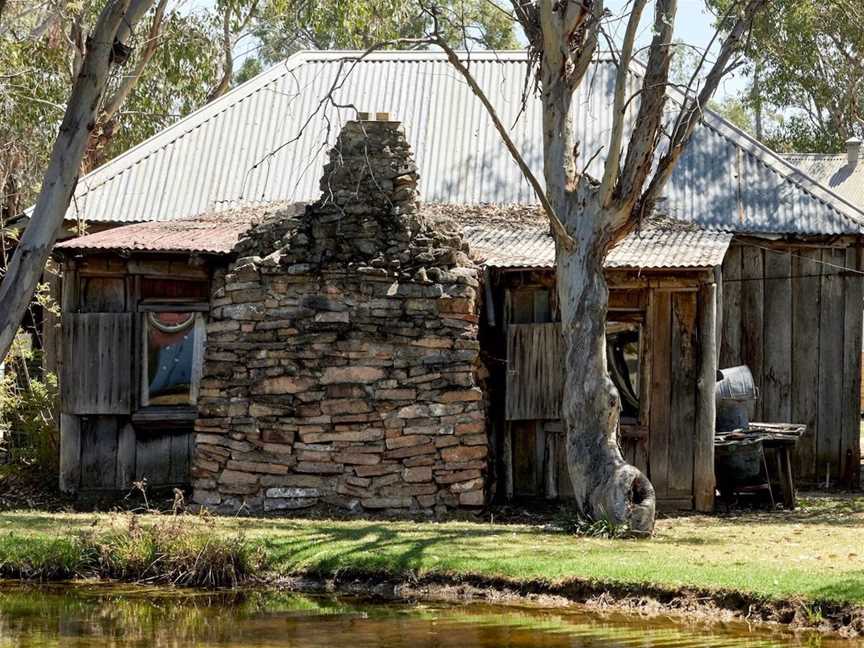 Inverell Pioneer Village, Tourist attractions in Inverell