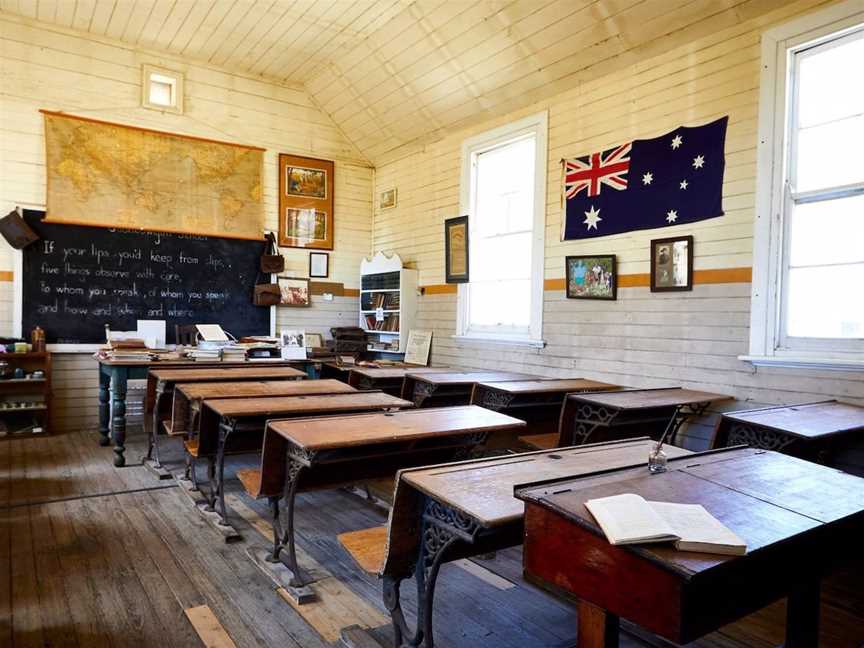 Inverell Pioneer Village, Tourist attractions in Inverell