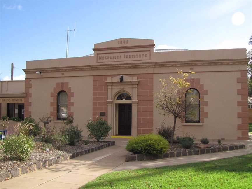 Golden Grains Museum, Attractions in Charlton