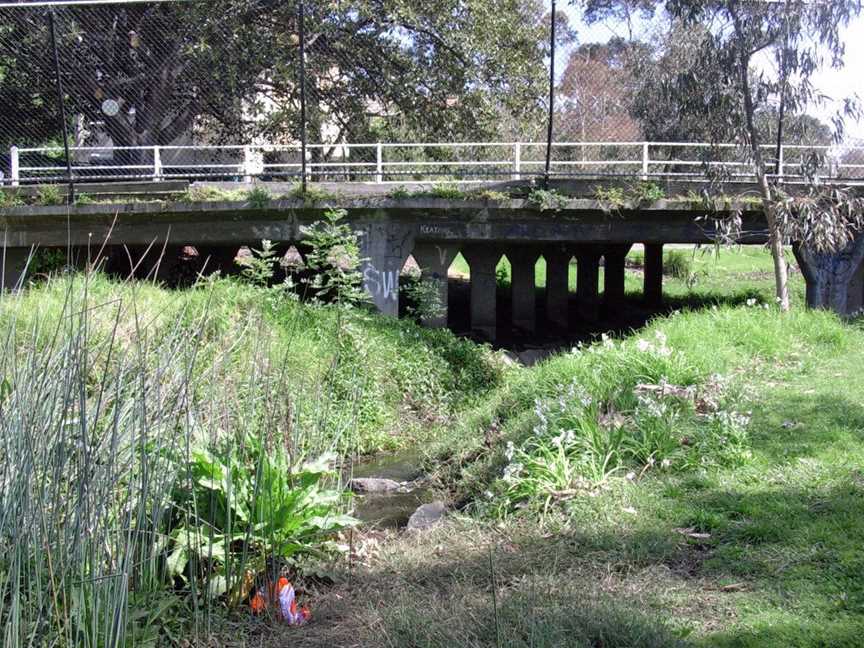 St Kilda Street Bridge, Tourist attractions in Elwood