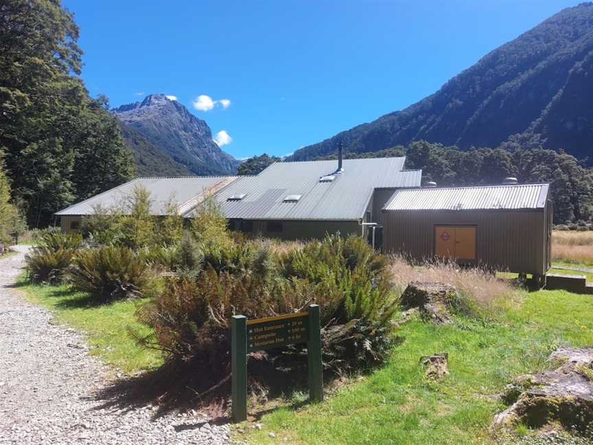 Iris Burn Hut, Tourist attractions in Te Anau