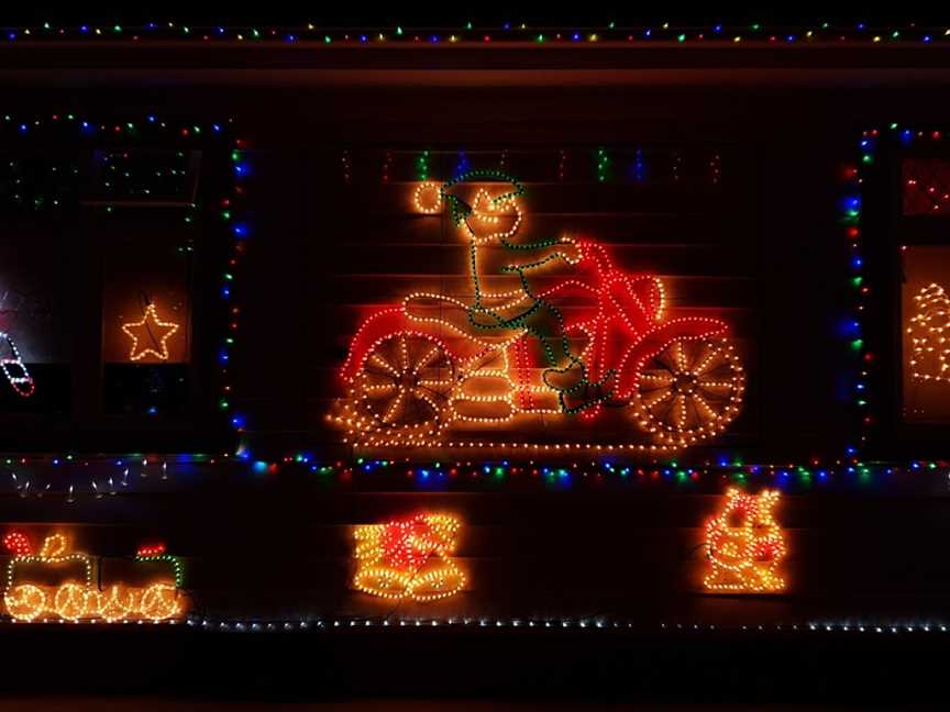 Cambridge Tce Christmas lights, Waterloo, New Zealand