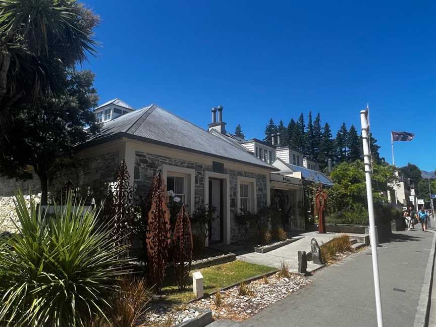 Artbay Gallery, Queenstown, New Zealand