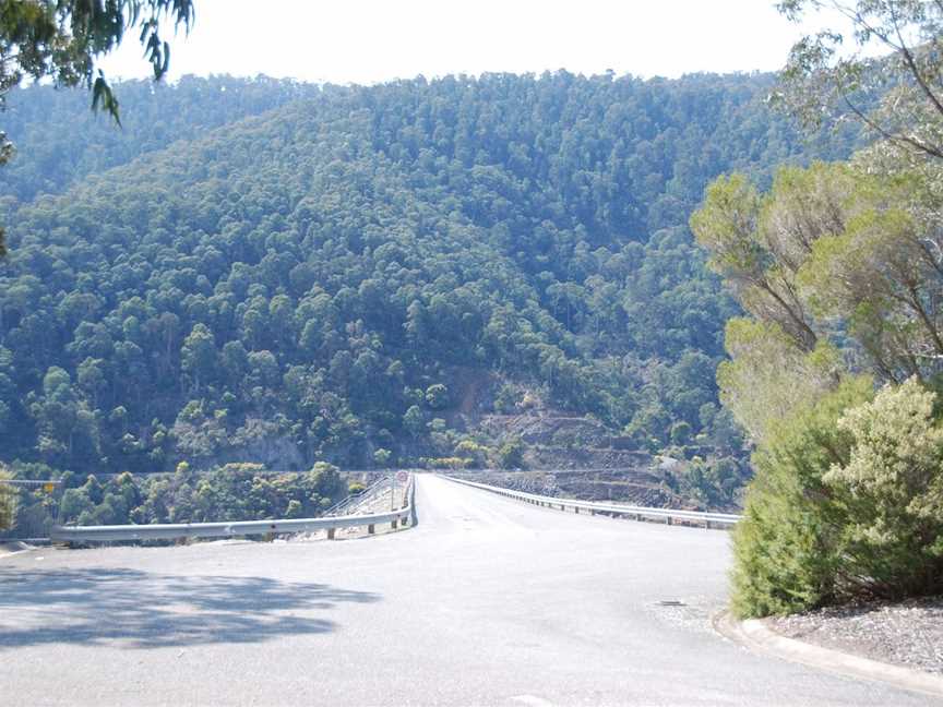 Dartmouth Dam Wall Picnic Area, Dartmouth, VIC