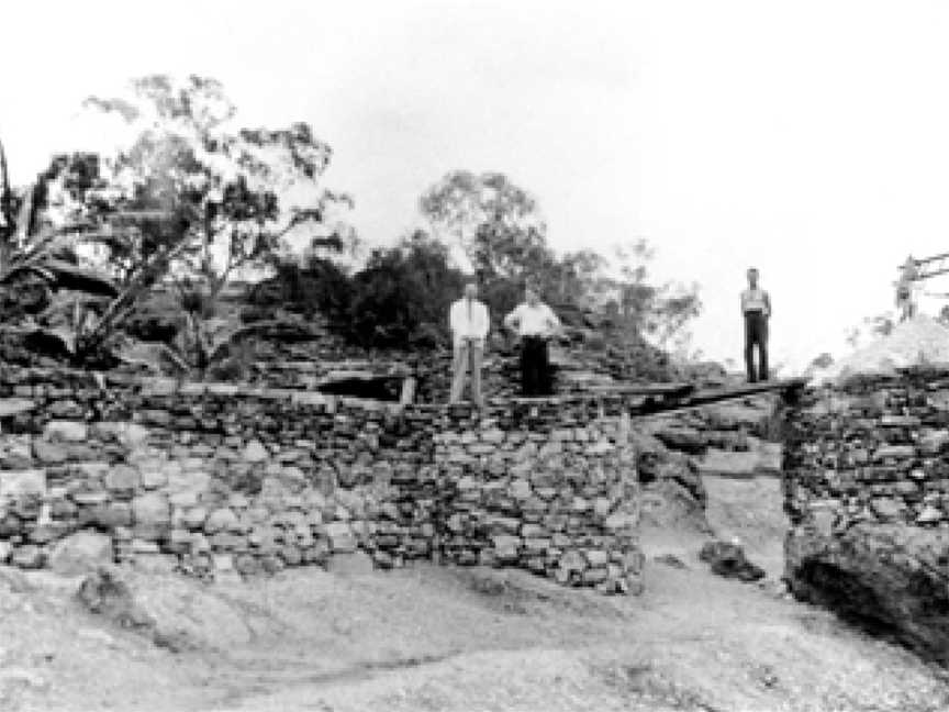 Hermit's Cave and Scenic Lookout, Griffith, NSW