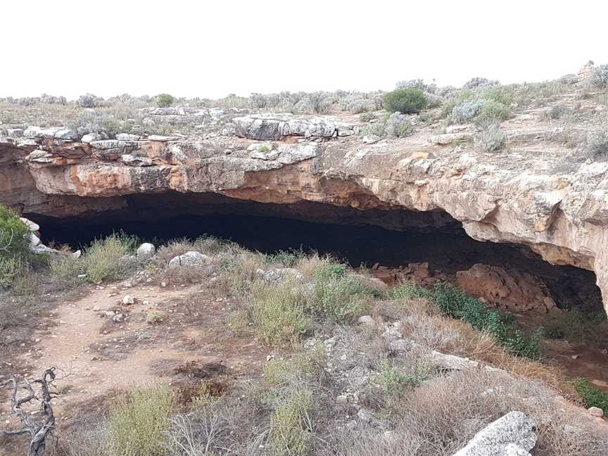 Murrawijinie Caves, Nullarbor, SA