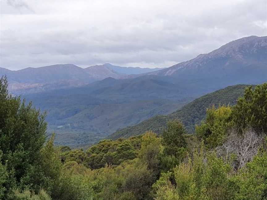 Rinadeena / Halls Creek Lookout, Strahan, TAS