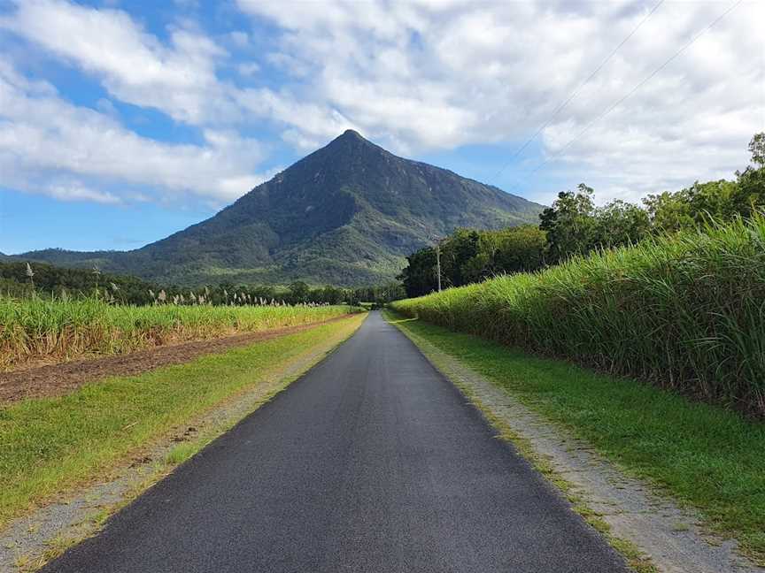 Walshs Pyramid, Aloomba, QLD