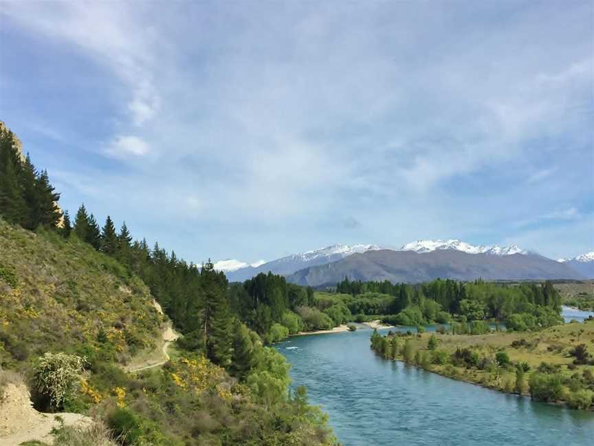 Upper Clutha River track, Tourist attractions in Wanaka