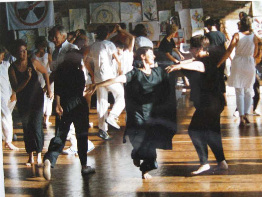 Soul Dance, Social clubs in Kallista