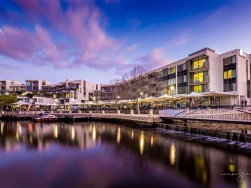 The Royal on the Waterfront, Food & Drink in East Perth